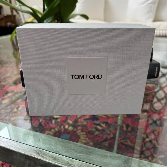 Tom Ford Beauty Black Makeup Bag Cosmetic Pouch Case Travel Unisex New in Box - Picture 2 of 4